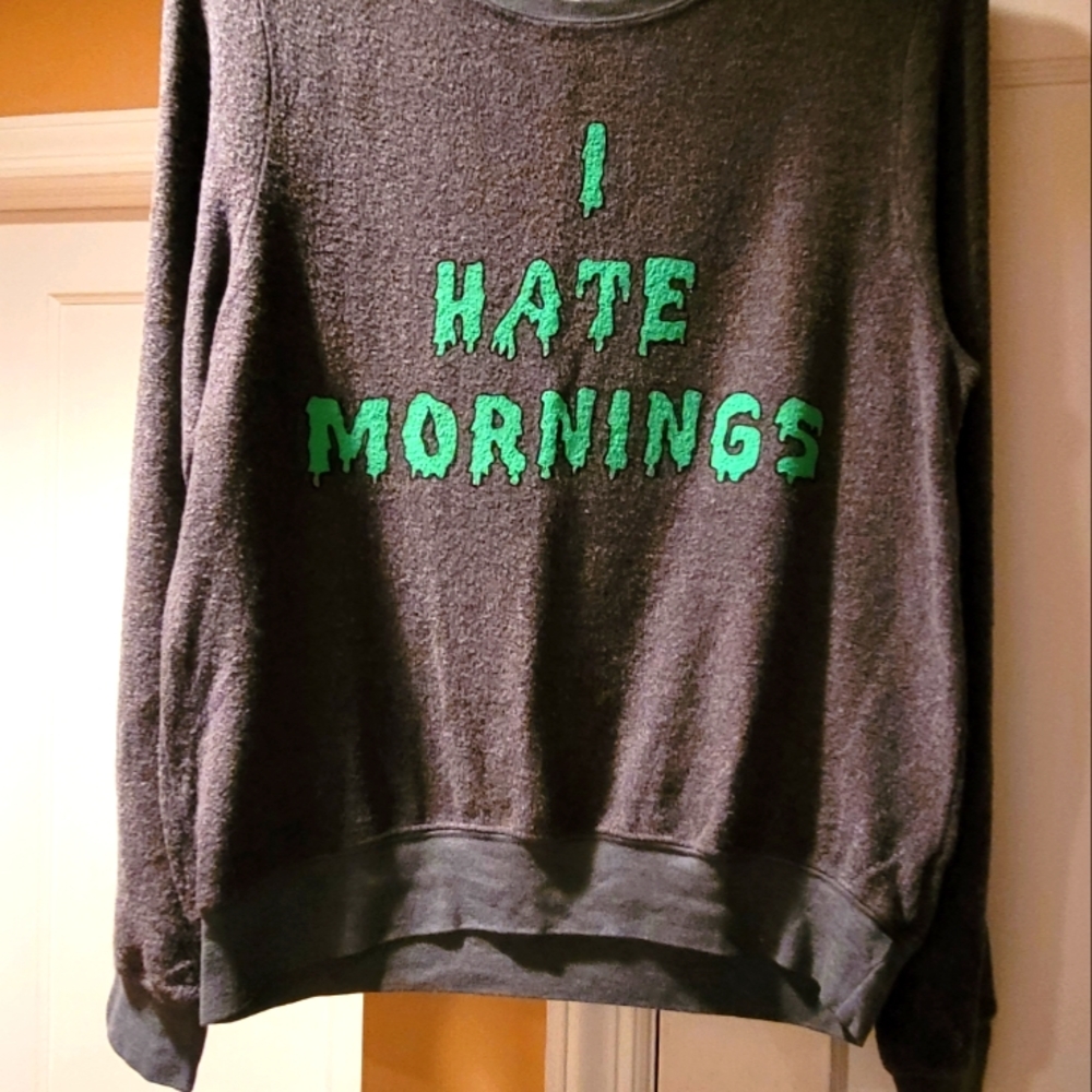 PRE-OWNED WILDFOX SIze M Women's Designer Pullover Crewneck Sweatshirt.